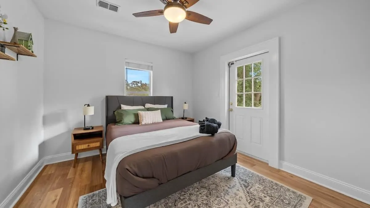 Spacious Modern Farmhouse W/ Private Patio & Bbq! Tampa 0*,