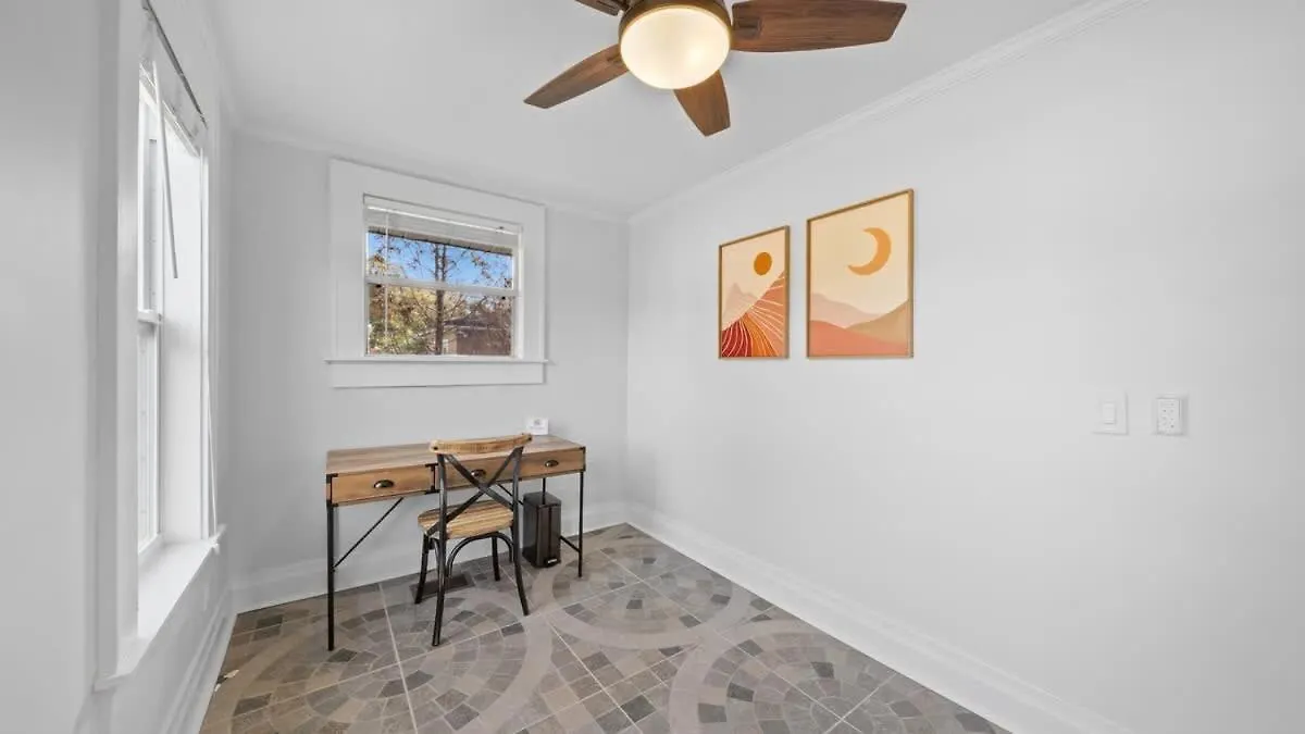 Spacious Modern Farmhouse W/ Private Patio & Bbq! Tampa