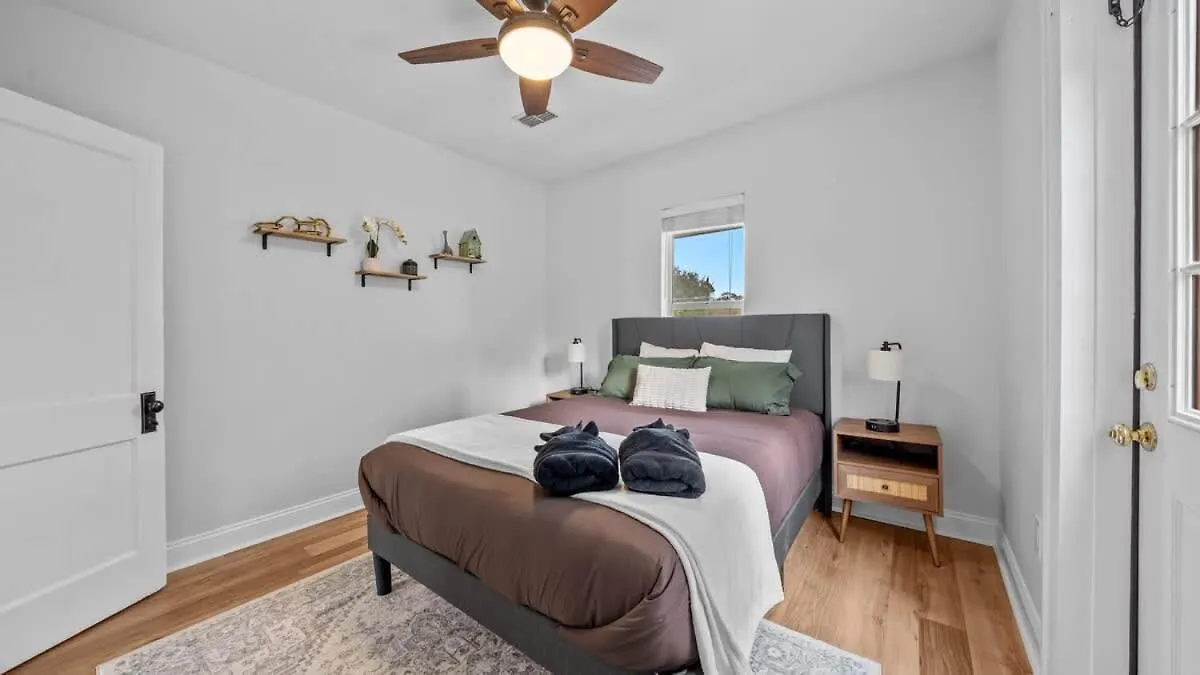 Сasa de vacaciones Spacious Modern Farmhouse W/ Private Patio & Bbq! Tampa