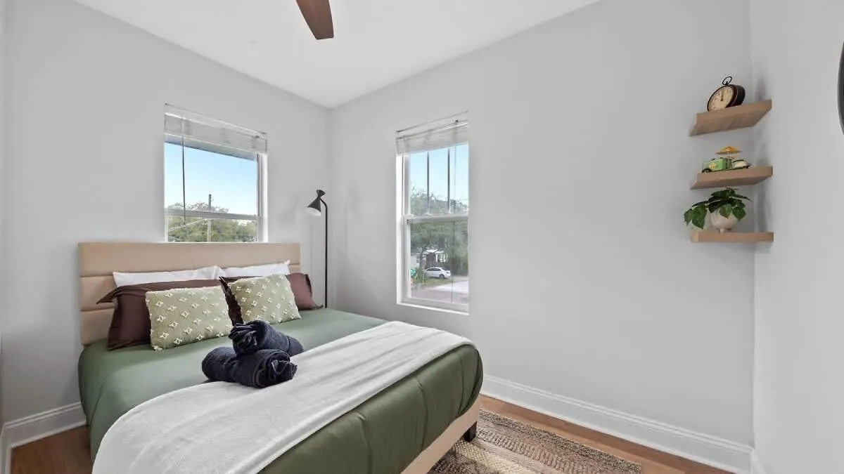 Сasa de vacaciones Spacious Modern Farmhouse W/ Private Patio & Bbq! Tampa