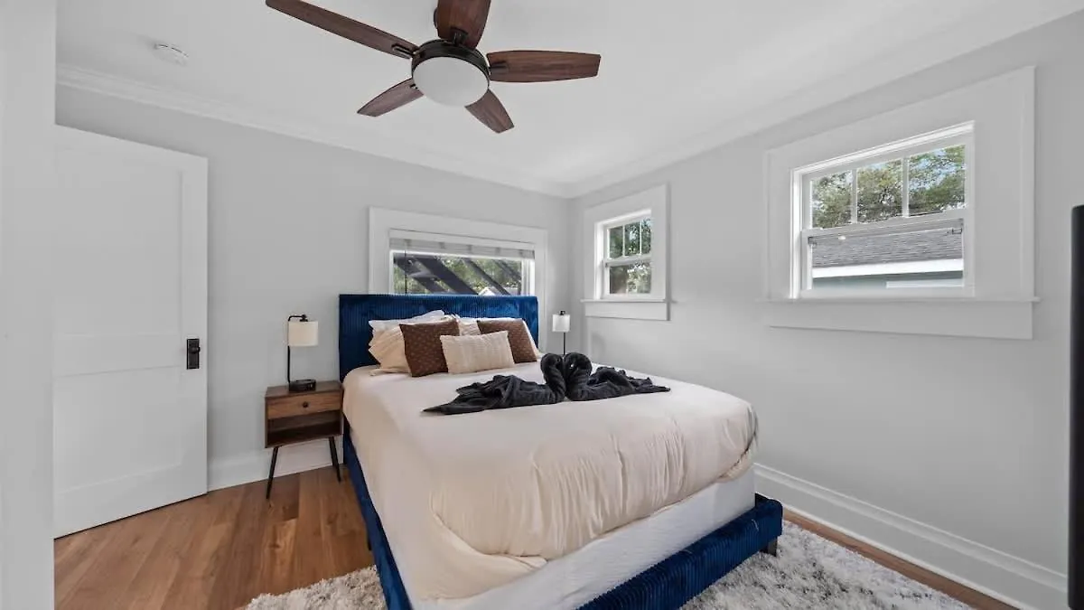 Spacious Modern Farmhouse W/ Private Patio & Bbq! Tampa Сasa de vacaciones