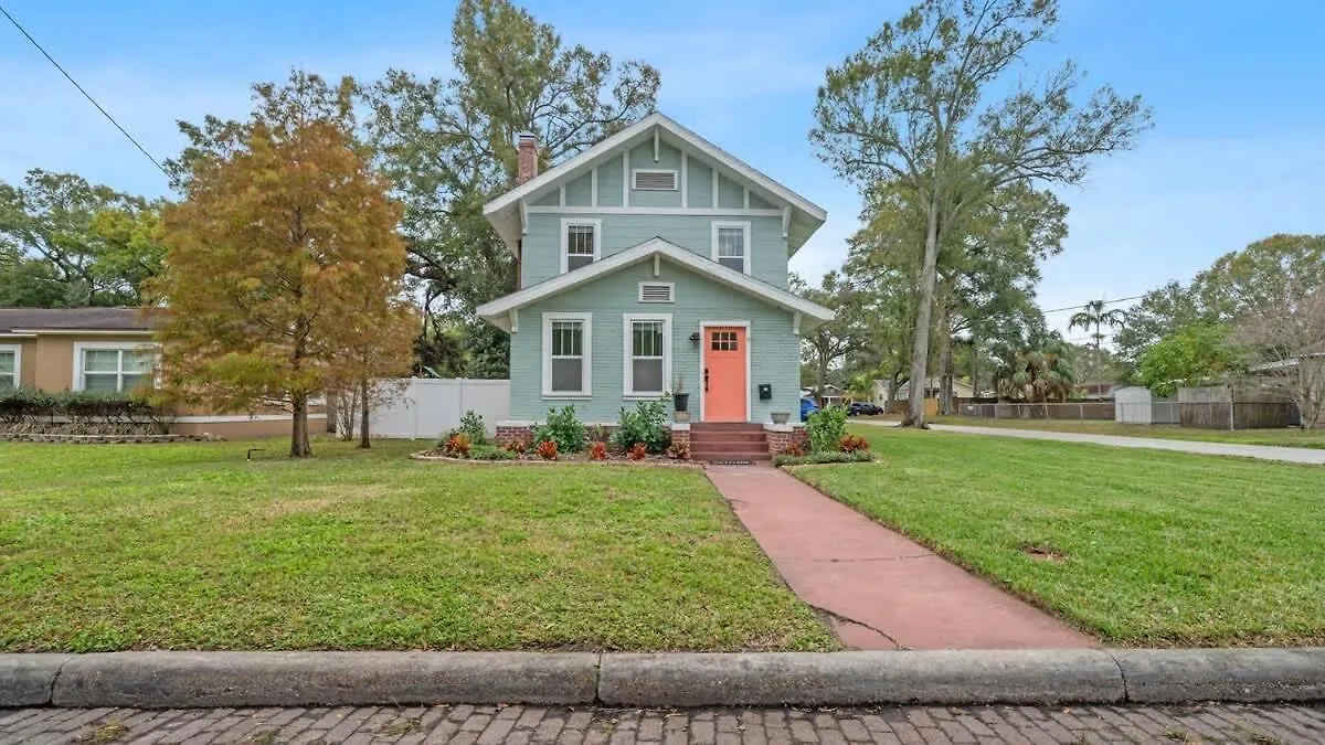 Spacious Modern Farmhouse W/ Private Patio & Bbq! Tampa