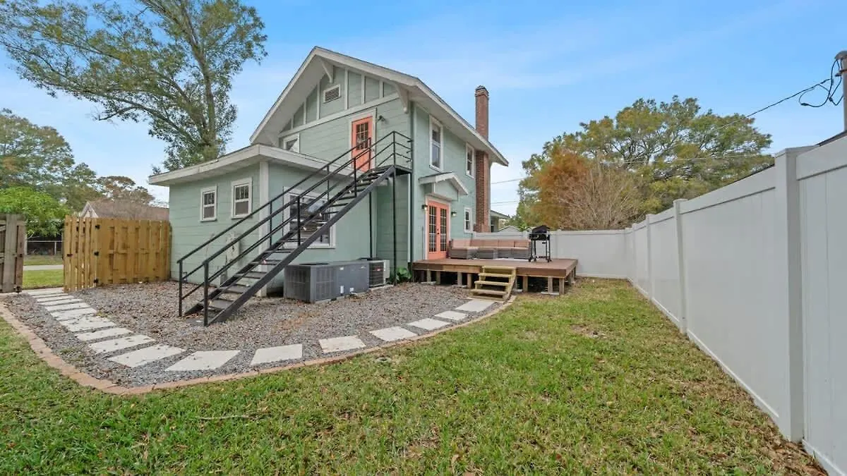 בית נופש טאמפה Spacious Modern Farmhouse W/ Private Patio & Bbq!