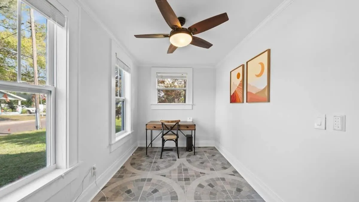 טאמפה Spacious Modern Farmhouse W/ Private Patio & Bbq!
