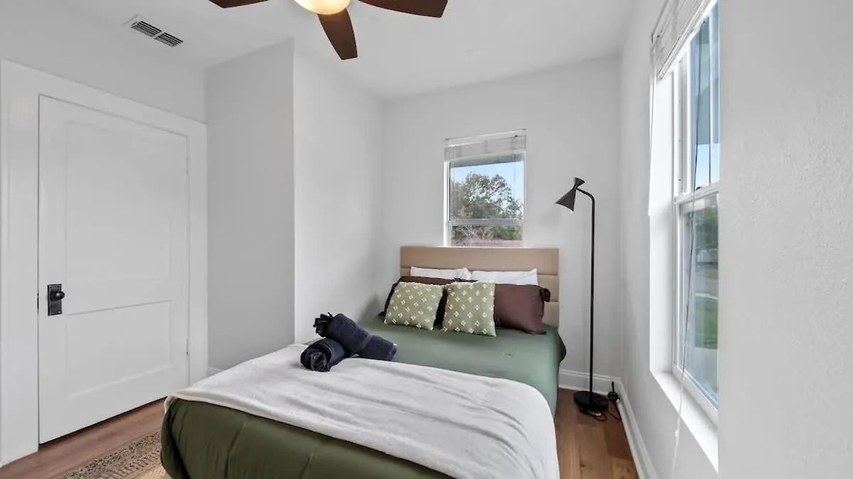 בית נופש טאמפה Spacious Modern Farmhouse W/ Private Patio & Bbq!